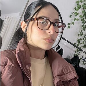 Meet your Posher, Carolina